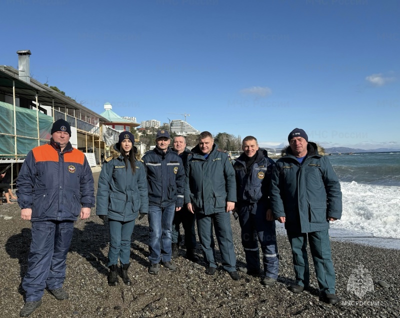 Крымские спасатели обеспечили безопасность во время крещенских кyпаний