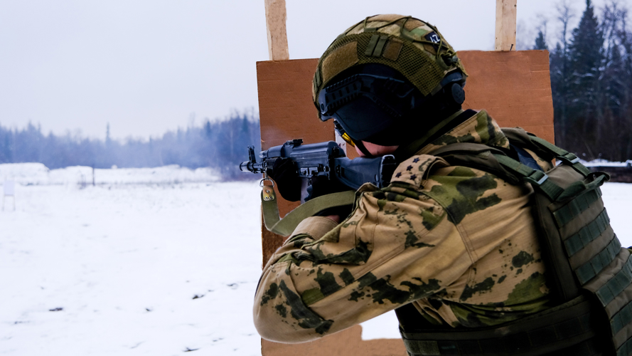 Испытания на право ношения знака отличия сотрудников спецподразделений Росгвардии прошли в Йошкар-Оле