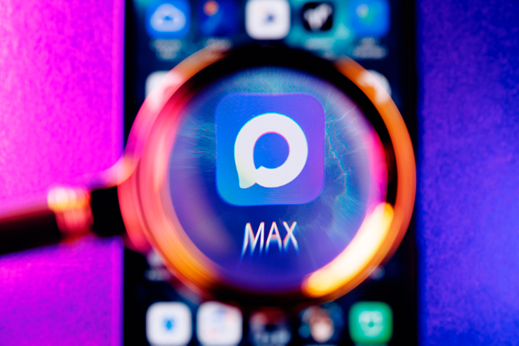 «К последствиям СВО для России также можно отнести ужесточение режима, закручивание гаек в информационной сфере, фактически исчезновение из нашей жизни WhatsApp*, риски для «Телеграма», нахрапистая попытка внедрения мессенджера Max»