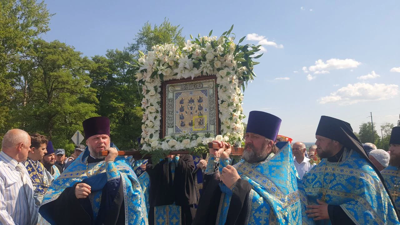 Был ли крестный ход в курске 2024. Был ли крестный ход в курске 2024. Крестный ход в курске. Крестный ход с иконой знамение курская коренная. Курская коренная пустынь крестный ход.