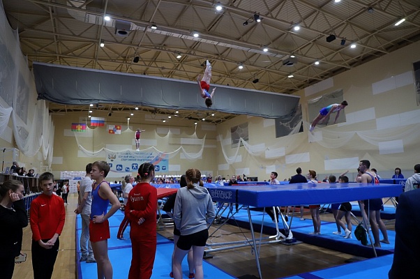 В Сочи стартовали всероссийские соревнования по прыжкам на батуте