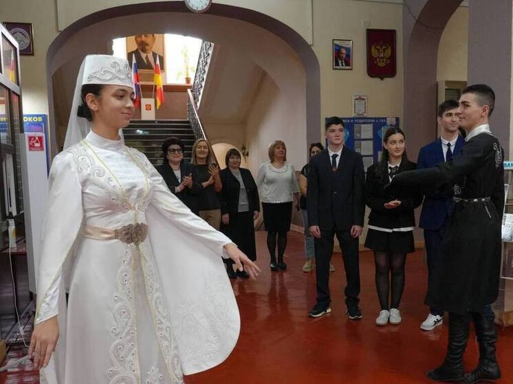 Гимназия №5 Владикавказа отметила 145-летний юбилей