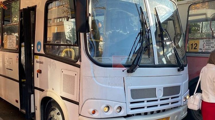В Краснодаре водитель автобуса спас девушку: счет шел на секунды