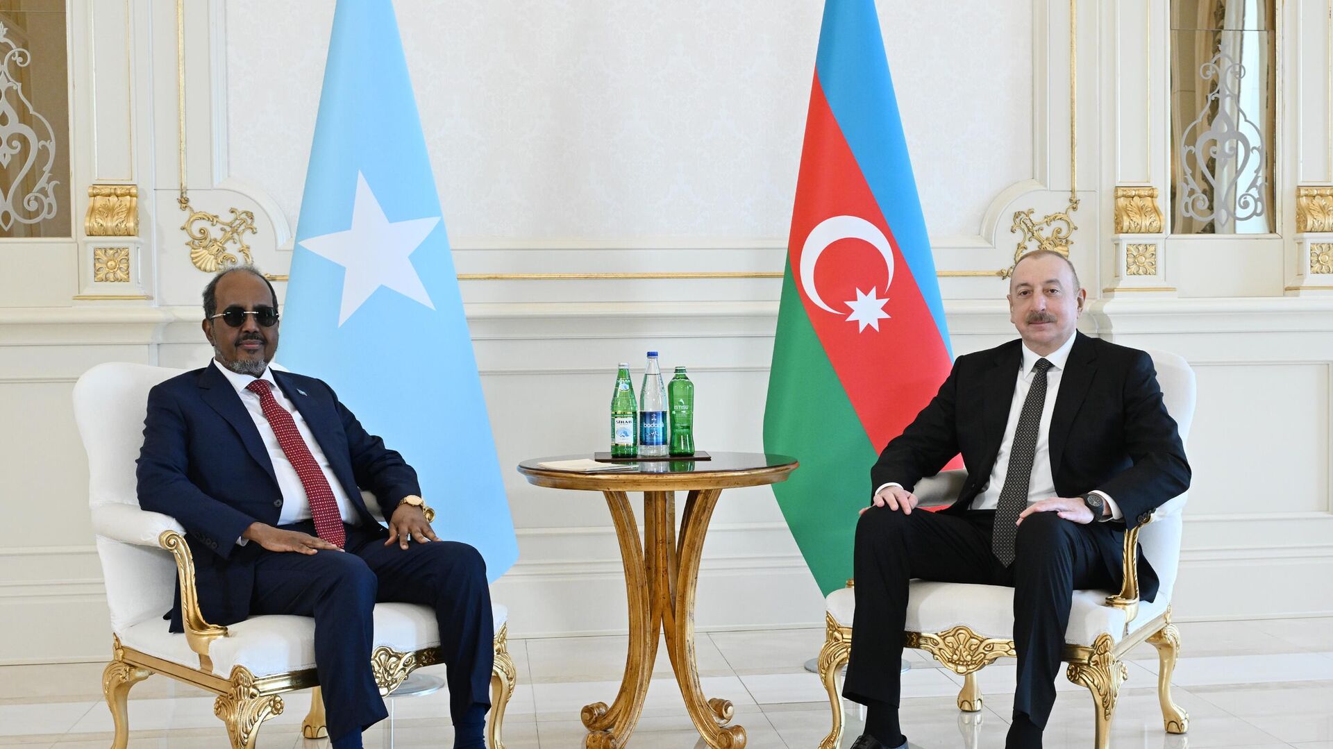 Azərbaycan Respublikasının Prezidenti İlham Əliyevin Somali Federativ Respublikasının Prezidenti Hasan Şeyx Mahmud ilə təkbətək görüşü olub - Sputnik Азербайджан, 1920, 12.02.2025