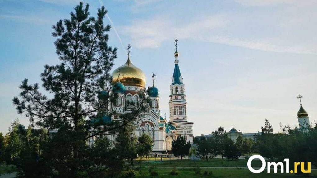В Омске снимают старые иконы с Успенского собора: в епархии рассказали, для чего
