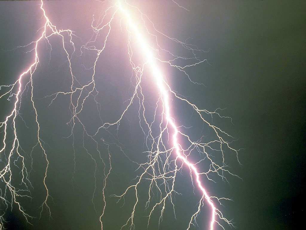 Апокалипсис в Харькове: молния сожгла подстанцию, часть города без света — кадры напоминают фильм-катастрофу (ФОТО, ВИДЕО) | Русская весна