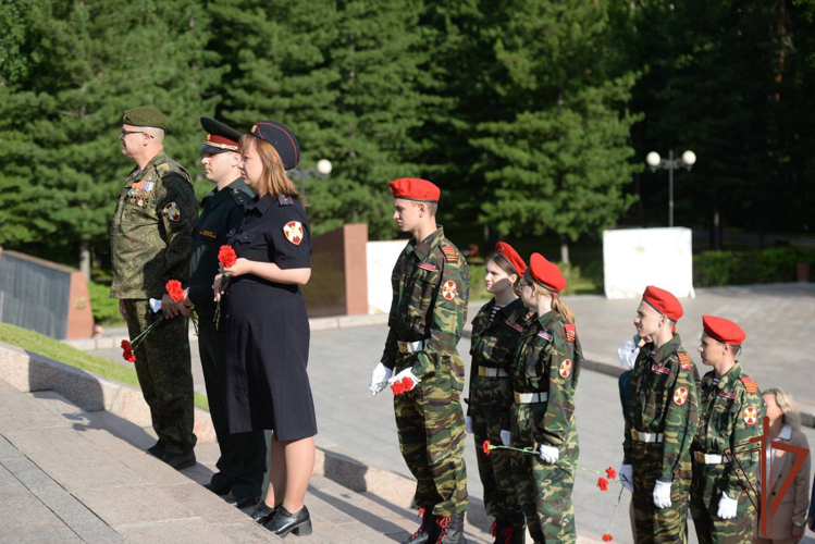 Мероприятия ко Дню памяти и скорби, прошли в Сибирском округе Росгвардии