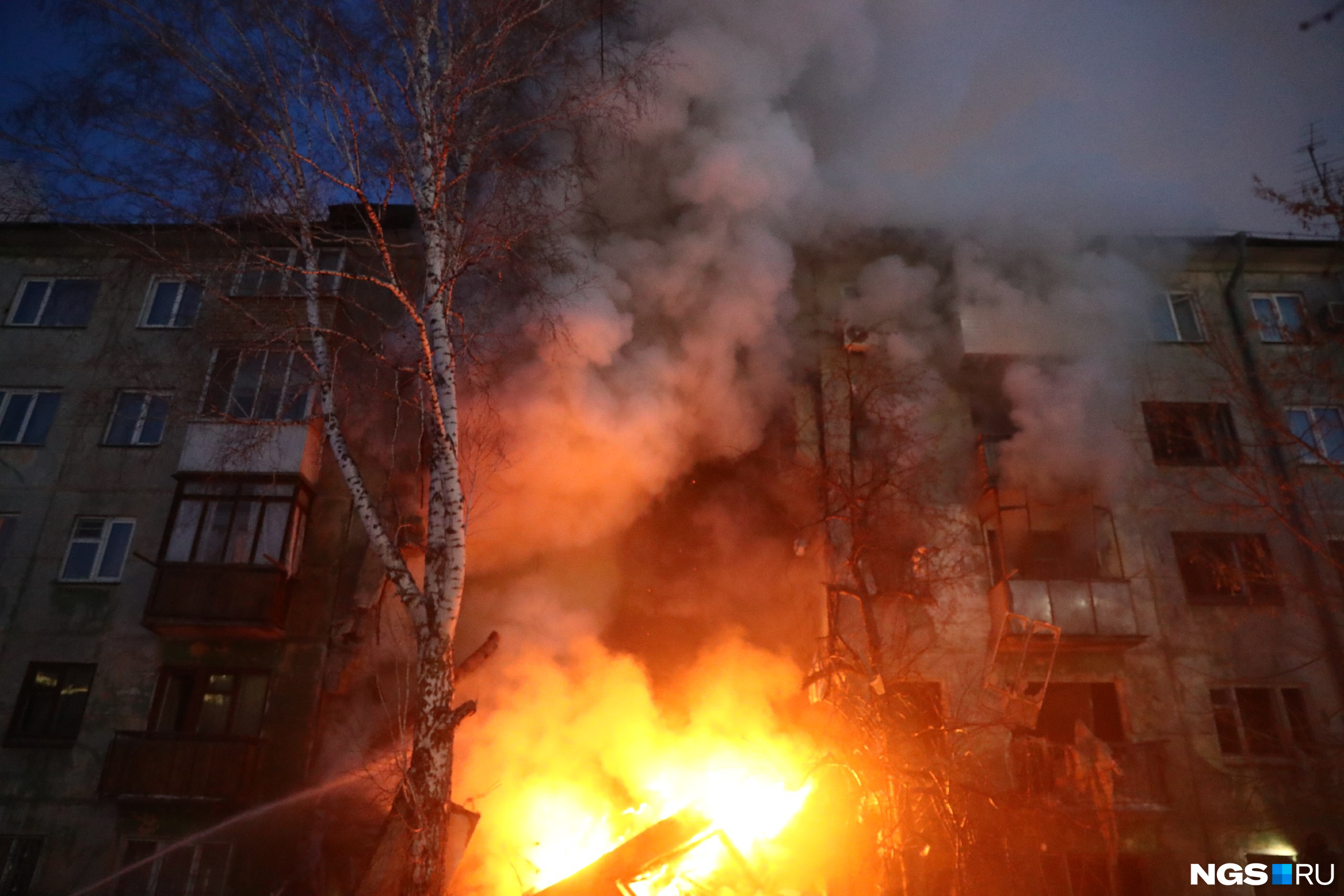 обрушение дома на двинской. аварийная пятиэтажка. взрыв газа город ефремов 7 февраля 2023 год. взрыв газа в новосибирске в жилом доме 9 февраля 2023. пожар жилого дома.