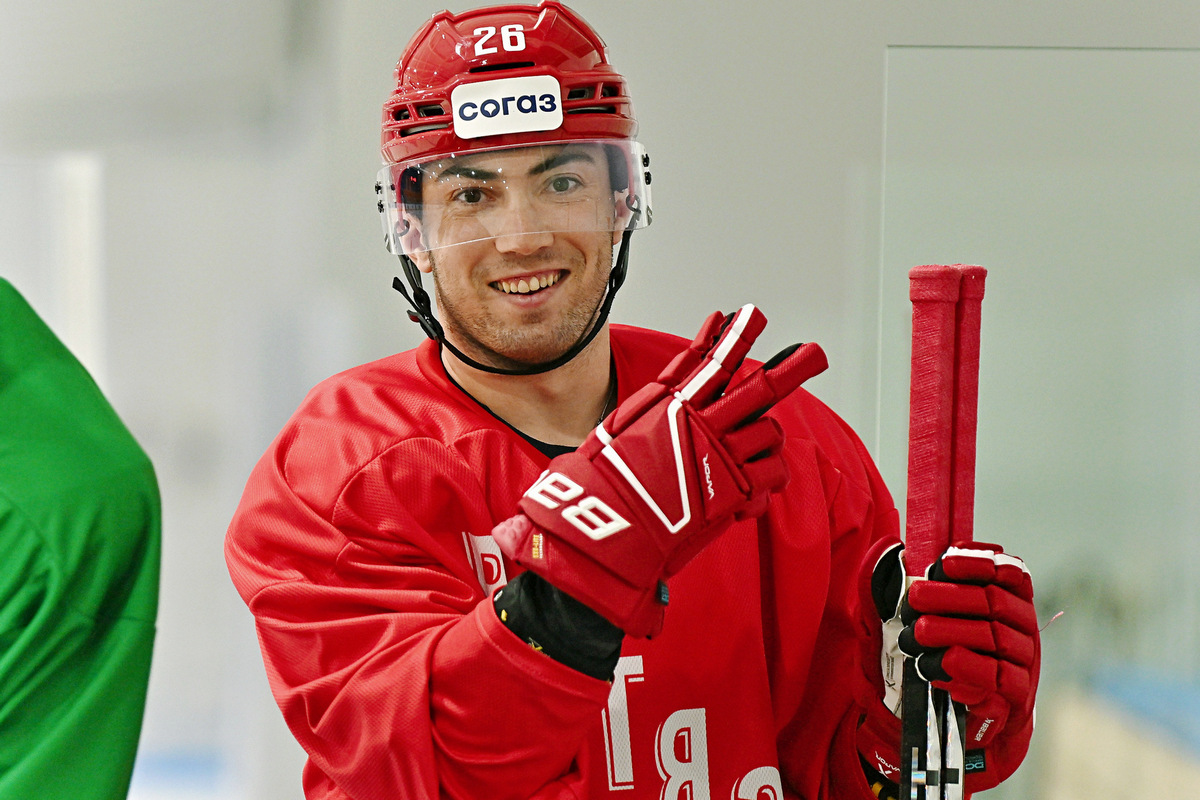 Дерек мальсибьер. Дерек рой хоккеист. Derek talbot. Дерек барак. Дерек барак.