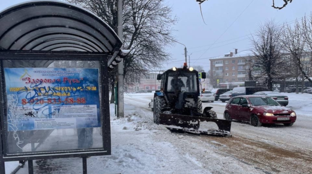 В Брянской области из-за сильного снегопада у коммунальщиков начался аврал