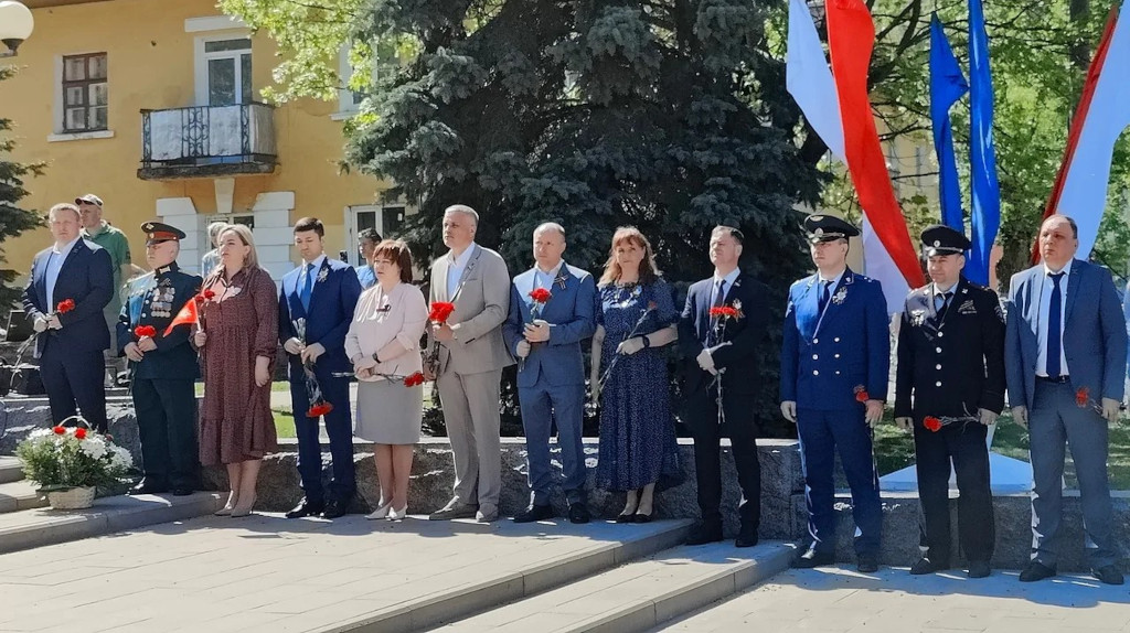 Жители Фокинского района Брянска провели митинг и автопробег в честь Дня Победы