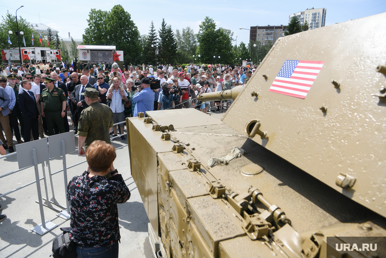 День России: вручение воинских наград и выставка трофеев в Верхней Пышме. Свердловская область