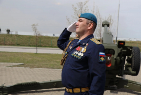 В Хабаровске прозвучал полуденный выстрел в честь 81-ой годовщины Победы в Великой Отечественной войне