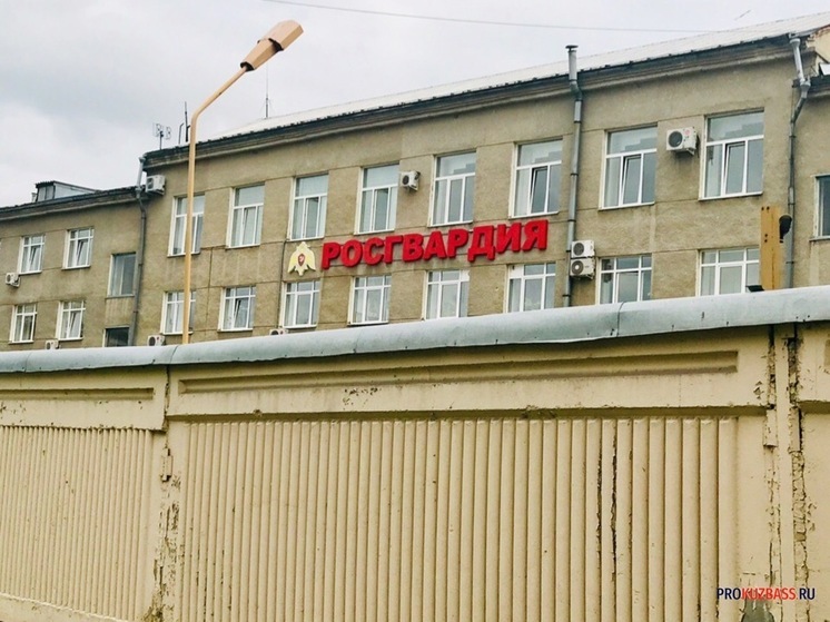  В Новокузнецке девушку порезали на выдаче заказов.