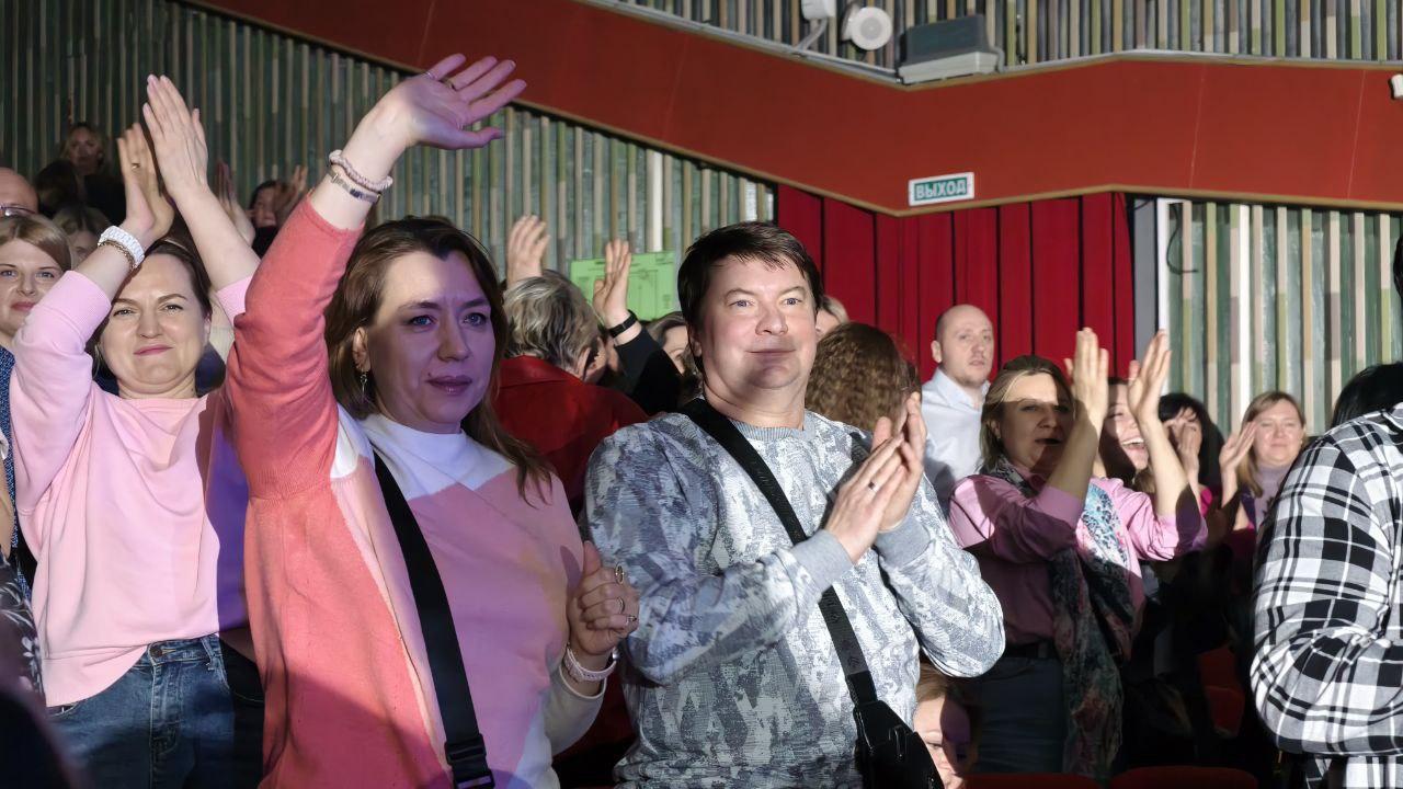 Фото В Новосибирске выступила известная российская певица Ирина Дубцова. ФОТОРЕПОРТАЖ 25
