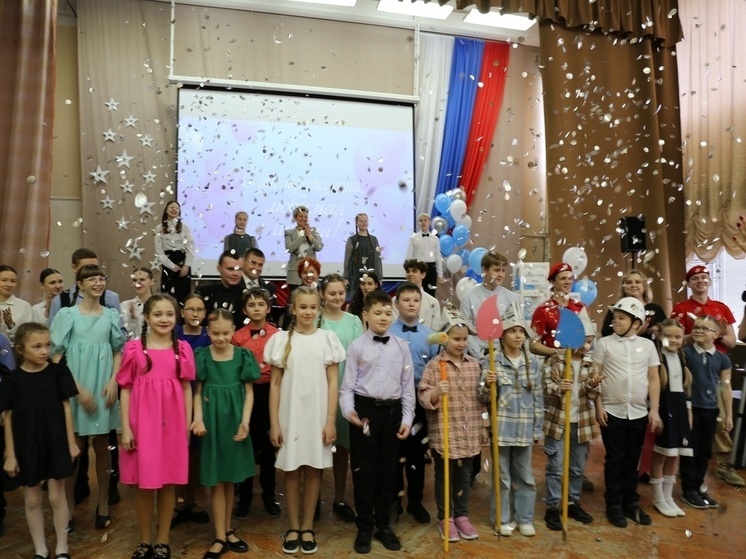 Самая многочисленная по количеству учеников школа Мирного №4 отметила сорокалетие
