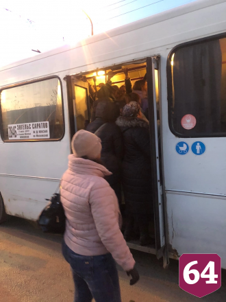 Саратовцы рассказали о выпадающих из автобусов пассажирах