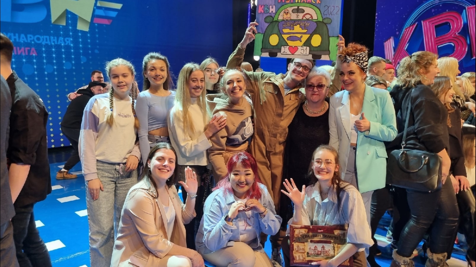 Команда квн сборная московского авиационного института. Квн премьер лига. Сборная лига квн. Премьер-лига квн телепередача. Команда квн синергия.