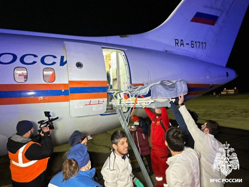 Спецборт МЧС России доставил женщину и двух её детей из Грозного в Нижний Новгород для дальнейшего лечения