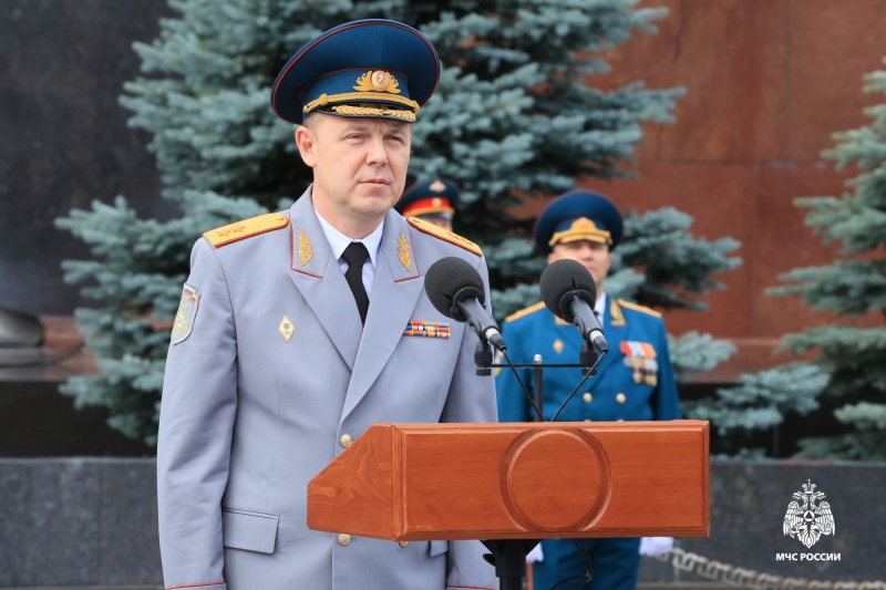 На Красной площади вручили дипломы выпускникам двух вузов МЧС России