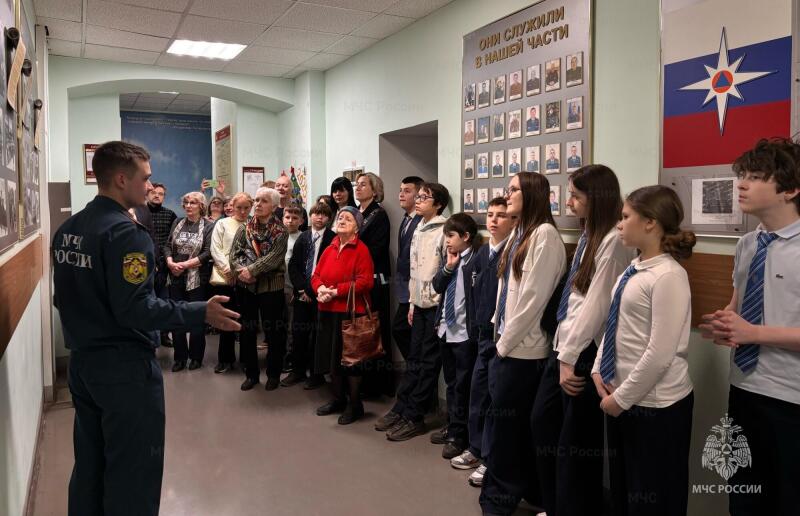 Пожарные Восточного округа столицы провели ознакомительную экскурсию для жителей Сокольников