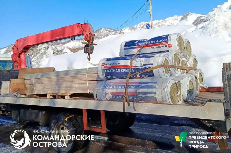 Песцы, стройка и тонны тушёнки: учёные штурмуют необитаемый остров Медный. Фото: Национальный парк 