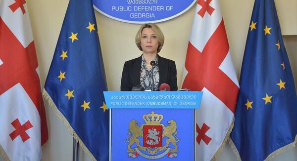 Народный защитник Грузии Нино Ломджария"Иногда огонь от бомб может быть лучше того позора и жжения, которые испытали многие грузины после слов Ираклия Гарибашвили". - Sputnik Грузия