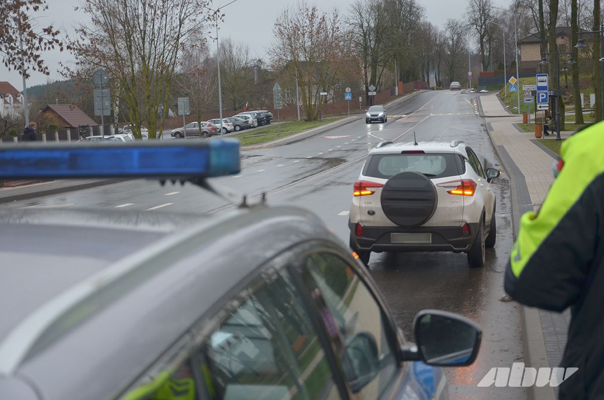 «За сегодня остановили двоих на «лете» – оба повторно»: съездили в рейд по шинам с ГАИ
