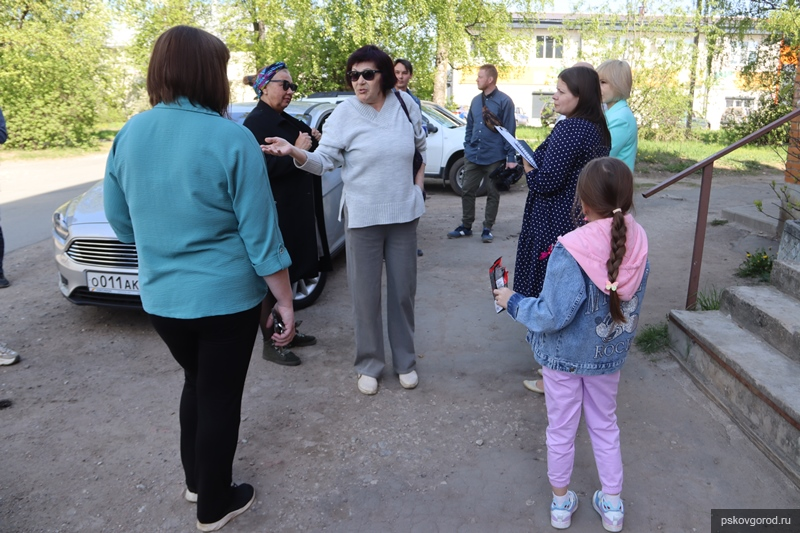 Обращаться местные жители в нем