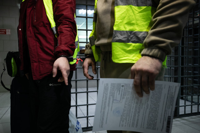 В ХМАО полицейские устроили облаву на мигрантов: почти 500 нарушений
