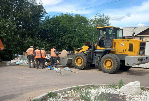 В Улан-Удэ убирали несанкционированные свалки