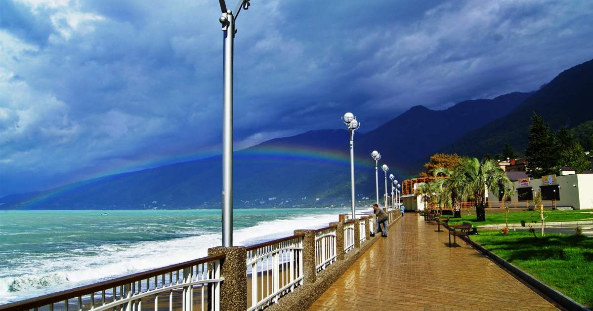 Курорты абхазии. Гагры абхазия горы. Гагрипш император. Горящие туры в гагру. Гагрипш солнечный.