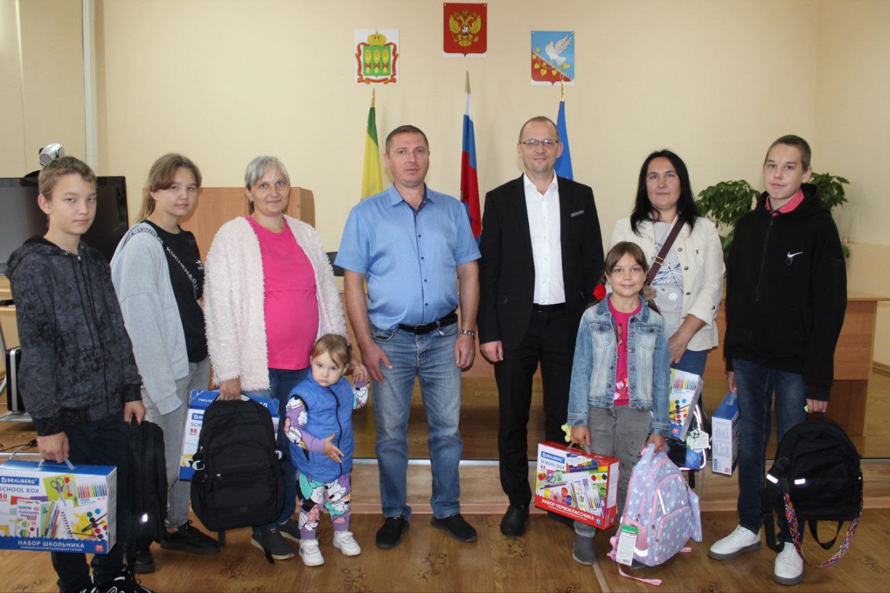 Роман Трялин принял участие в благотворительной акции «Собери ребенка в школу!»