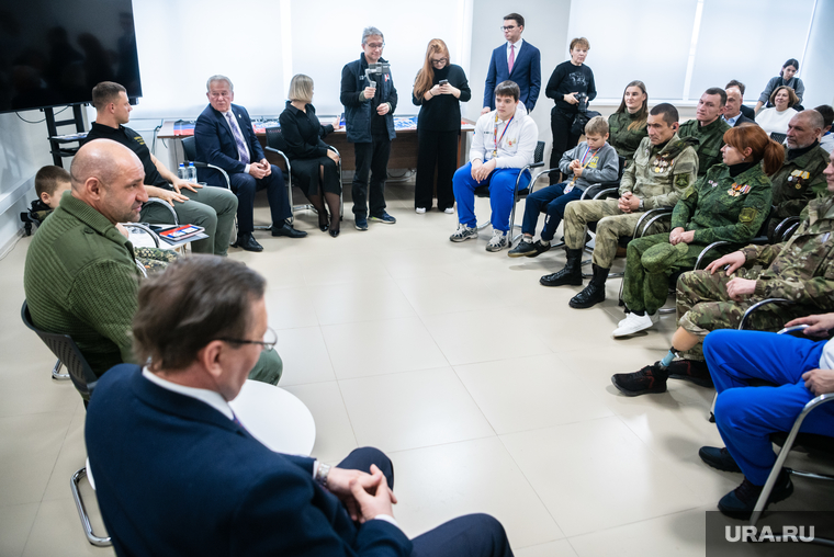 Полпред УрФО Артем Жога в свердловском филиале Фонда «Защитники Отечества». Екатеринбург 