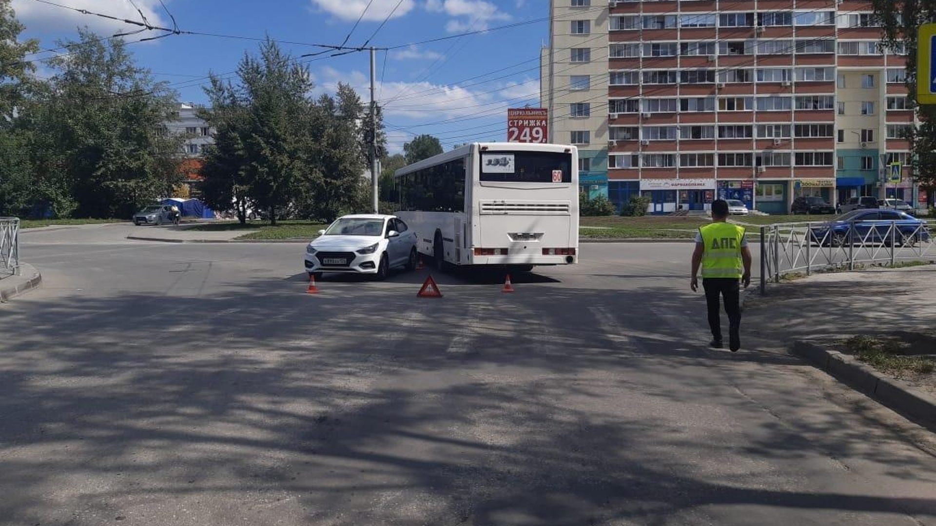 Водитель новосибирск свежие. Новосибирский транспорт. Иномарки ДПС Новосибирск. Автобус Новосибирск. Общественный транспорт Новосибирск.