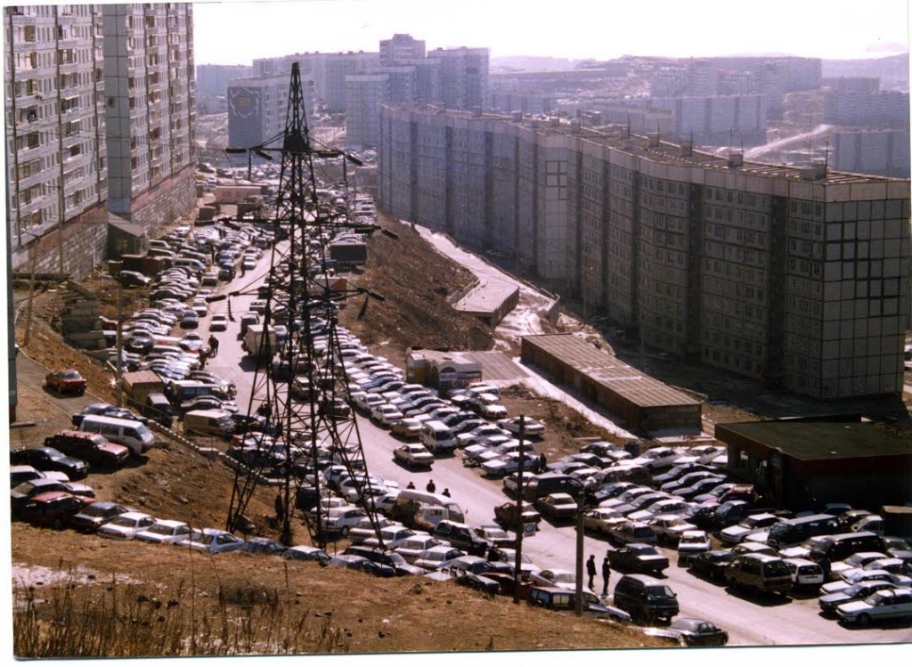 Автомобили на продажу на улицах района Нейбута