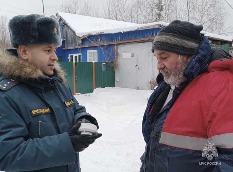 Сотрудники МЧС Югры проводят активную профилактическую работу в садовых товариществах