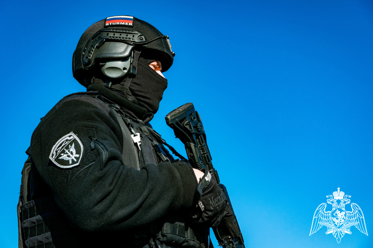 Сотрудники новгородского СОБРа оказали содействие в задержании бывшего министра сельского хозяйства, который подозревается в получении взяток в виде денег в особо крупном размере 