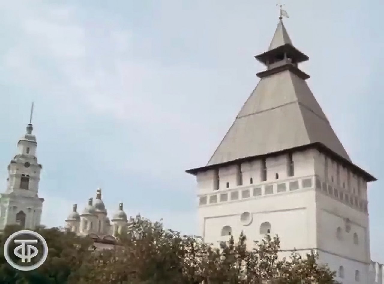 кинотеатр космос астрахань. астрахань открытки 1970 года. астрахань 1976. пленка фильм война кремль. астрахань кристалл вид с колокольни.