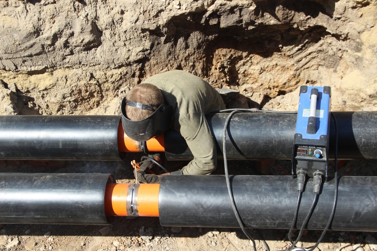 ремонт теплосетей квадра. отключение отопления. аварийная теплосети курск. ремонтные работы на тепловых сетях. ремонт теплосетей квадра.