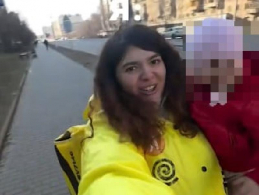 Мать-одиночка сняла тренд под Нюшу и собрала на ремонт дома в Воронеже