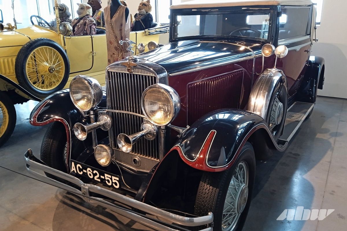 Стиль, мода и ретроавтомобили музея в испанской Малаге: часть вторая