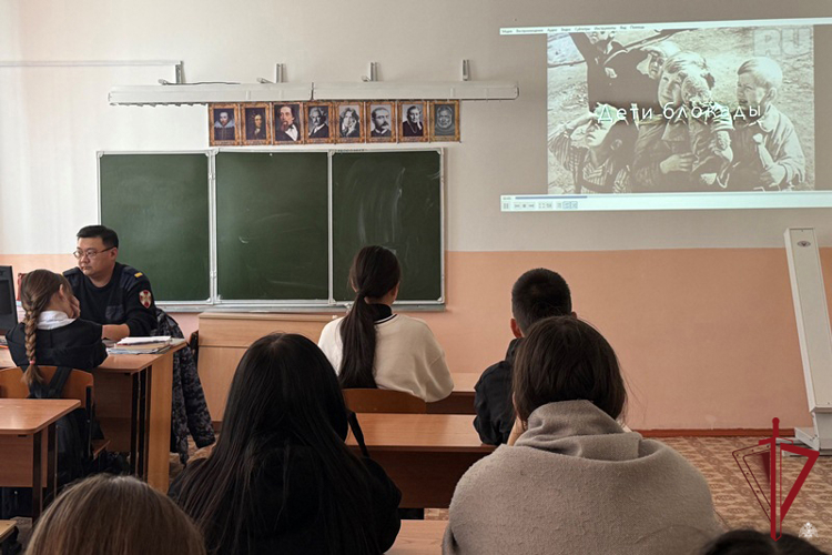В районах Бурятии росгвардейцы провели уроки мужества ко Дню снятия блокады Ленинграда