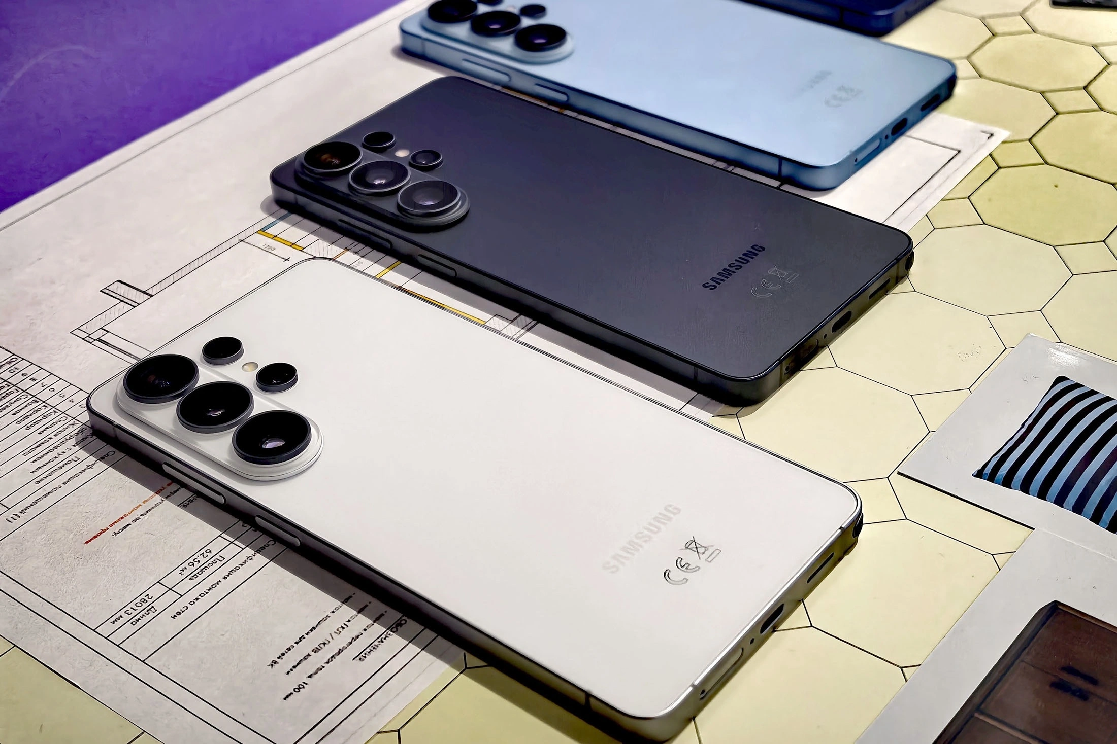 Стали известны российские цены на смартфоны серии Galaxy S26.