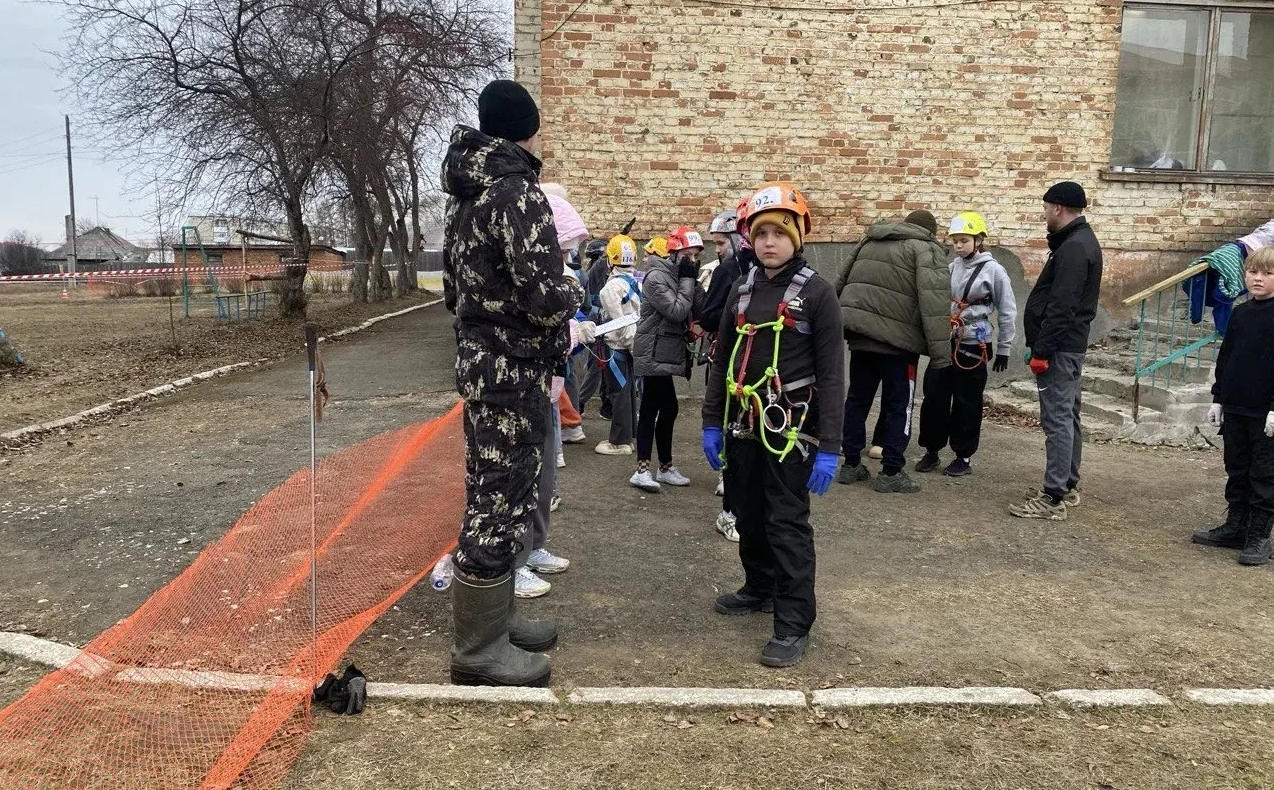 Ученики 6-й школы заняли три призовых места на соревнованиях по спортивному туризму