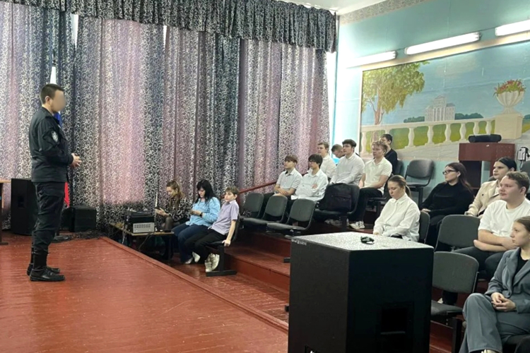 Курганских студентов и школьников познакомили со службой в Росгвардии