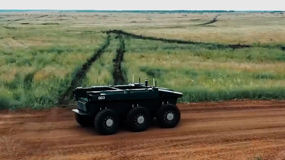 Ozelot зрк. Milrem themis ugv. Боевой робот 2022. Беспилотник маркер. Робособака boston dynamics.