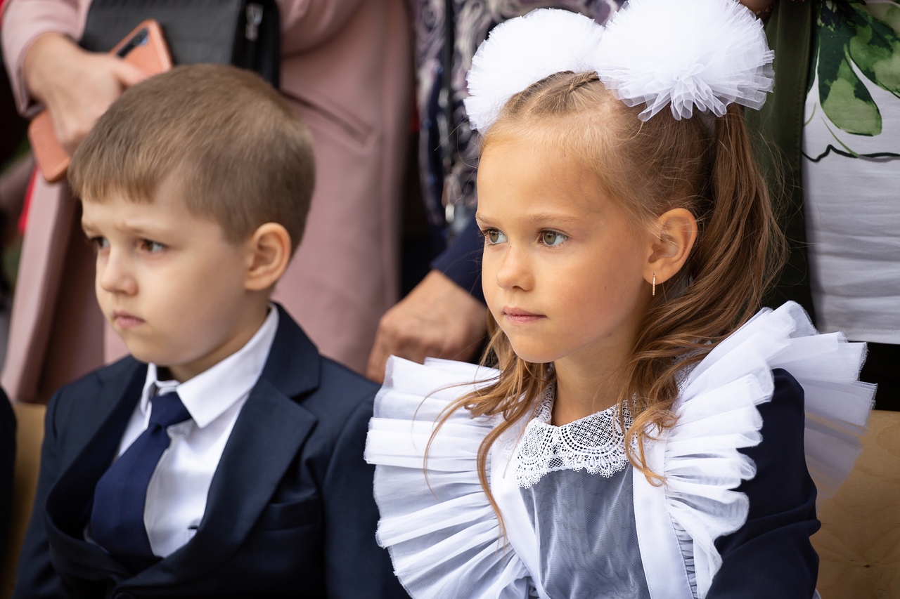 Школьники 1 сентября. 1 сентября 2022 года изменения. 1 сентября 2022 года изменения. Тула 1 сентября 2022 даргомыжского. 1 сентября 2022 года изменения.