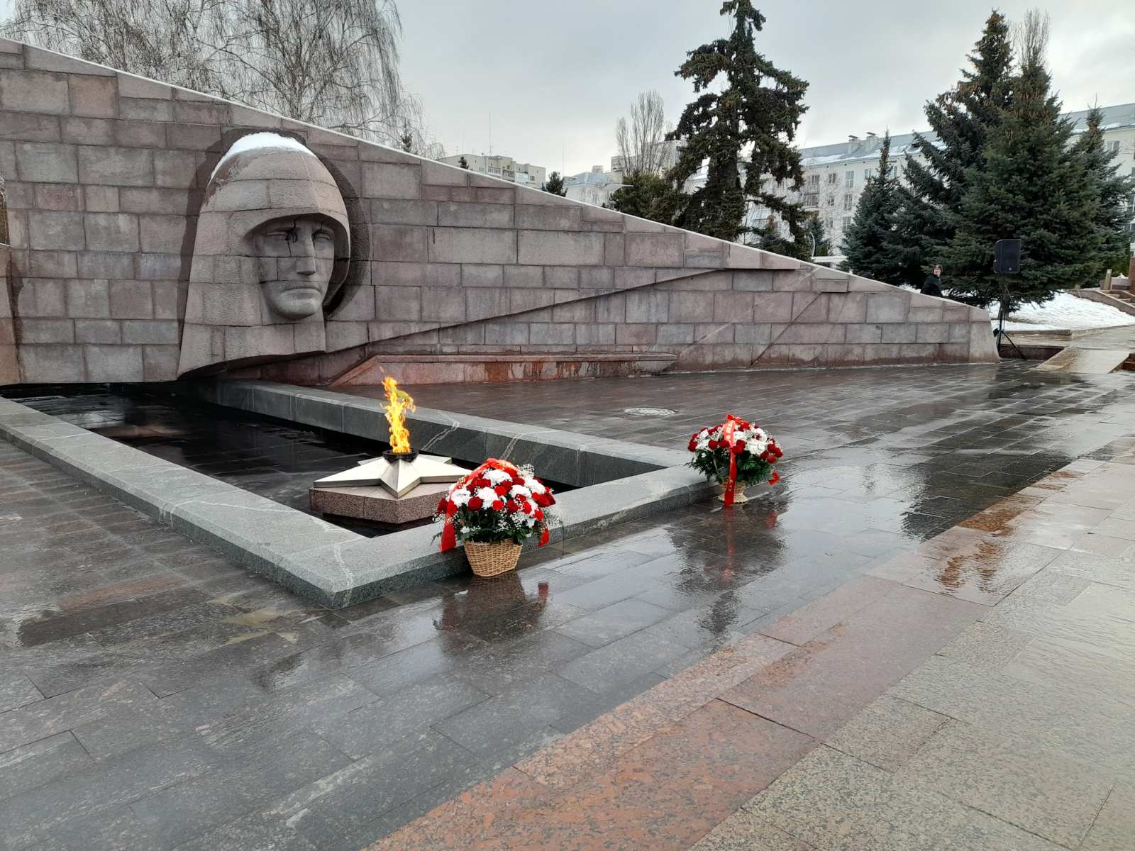 Макеевке военнослужащих. Площадь славы Самара. Память погибшим в Макеевке. Почтим память погибших солдат. Самара память погибшим.