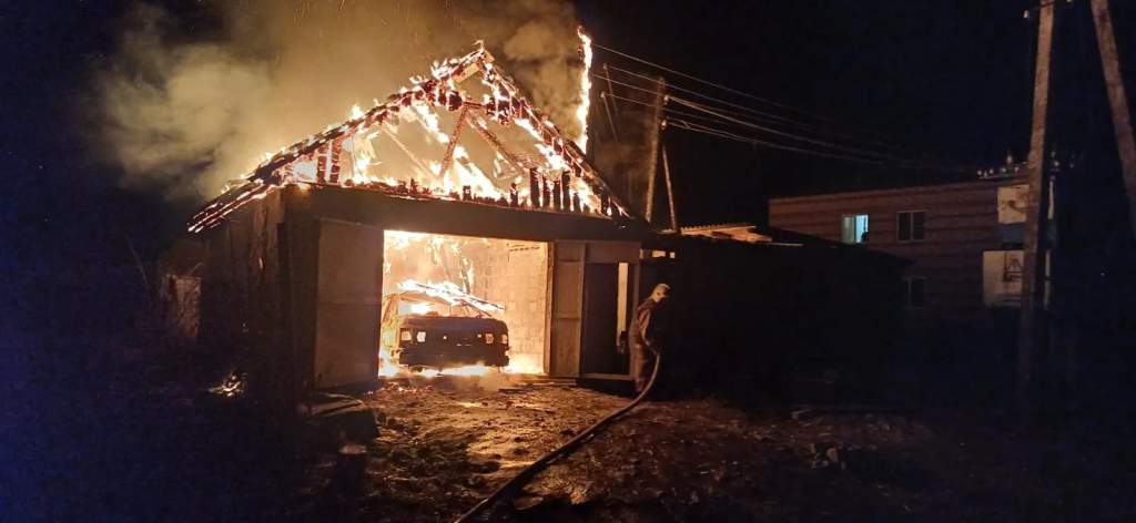 В Курской области сгорел гараж с автомобилем